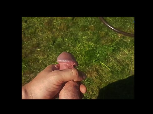 ❤️ Hottie si fa scopare a figa rosa è cums cun un squirt in un giardinu d'estate ️❌ Cazzo à noi ❌️❤