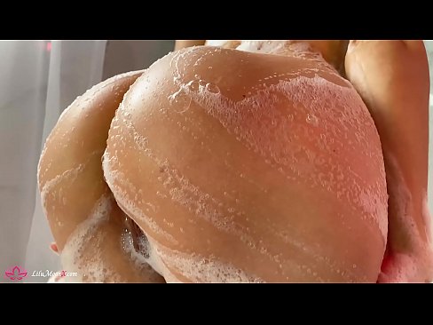 ❤️ Brunette si masturba a figa cù un vibratore per un orgasmu intensu in a doccia ️❌ Cazzo à noi ❌️❤