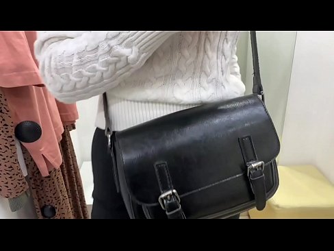 ❤️ Masturbazione publica di a ghjovana cagna FeralBerry cù un dildo in a sala di prove ️❌ Cazzo à noi ❌️❤