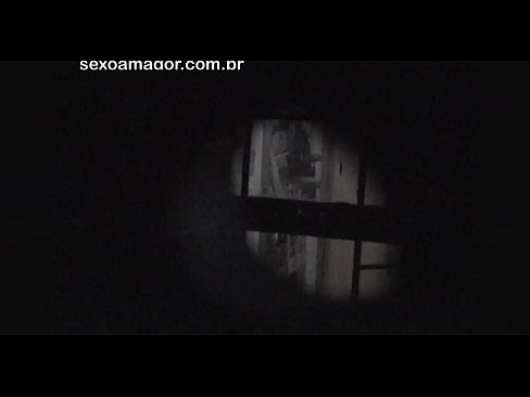 ❤️ Blondie hè videoregistrata in segretu da un voyeur di u quartieru nascostu daretu à i mattoni cavi ️❌ Cazzo à noi ❌️❤