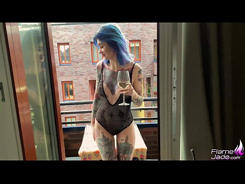 ❤️ Ragazza tremenda chì succhia cù una bocca è cazzo appassionatamente sottu à u celu apertu ️❌ Cazzo à noi ❌️❤